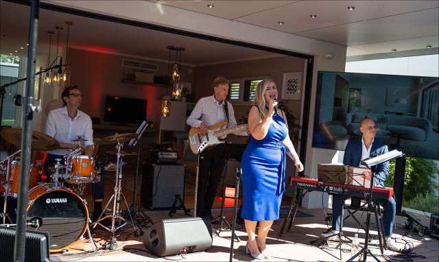 Eröffnung Vision 158 Sängerin 